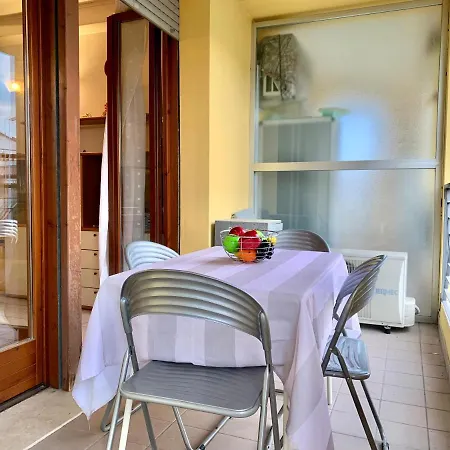 Apartament Yellow Apt