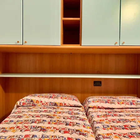 Apartament Yellow Apt *