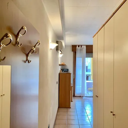 Yellow Apt *